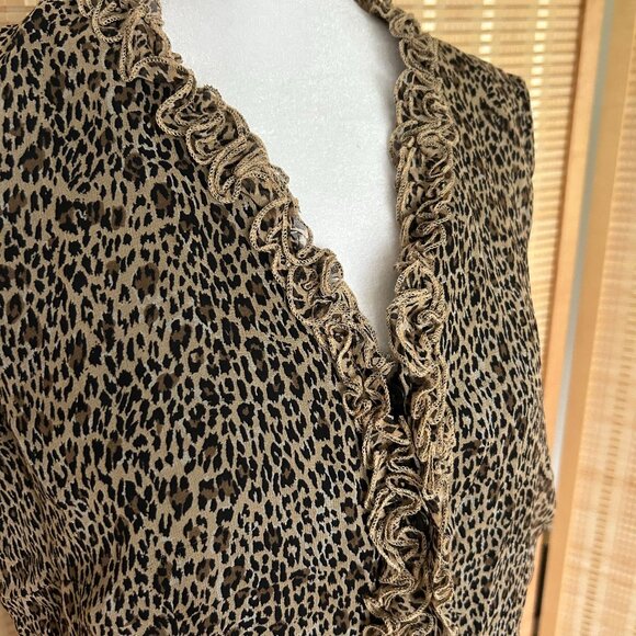 Leopard Print Sleeveless Blouse With Ruffle Trim By Robbie Bee 00% Silk - Picture 3 of 8